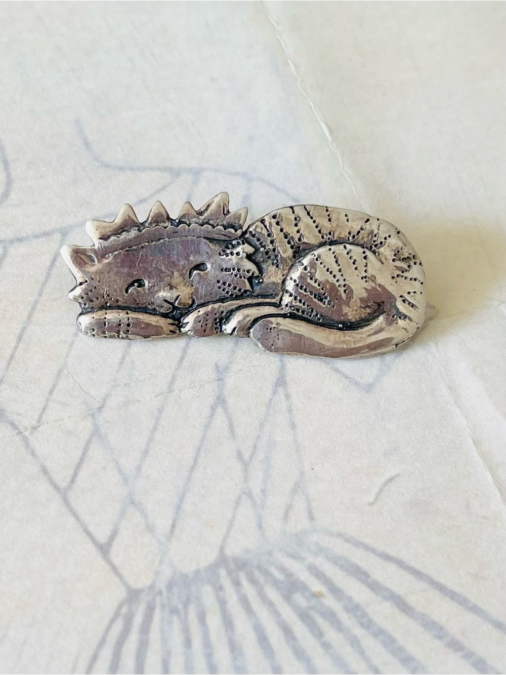 [Mary Engelbreit ] Sterling Silver Cat + Crown Pin